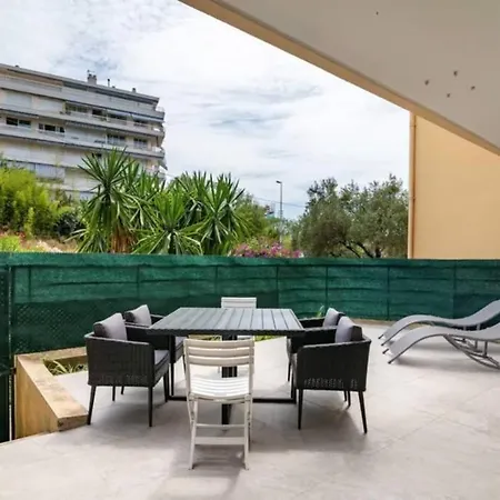 Appt Moderne Avec Belle Terrasse Centre Cannes